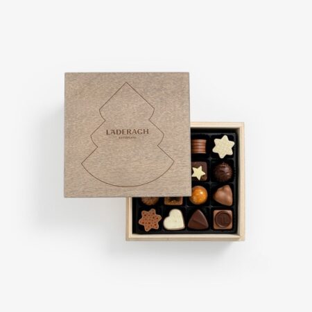 Pralines assorted 32 pieces Christmas Wood Box